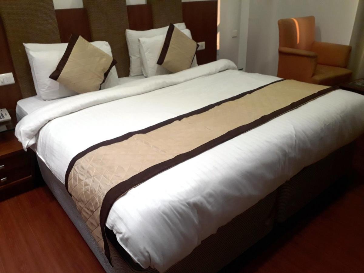 Airport Hotel Golden Bliss Near Delhi Airport Нью-Делі Екстер'єр фото