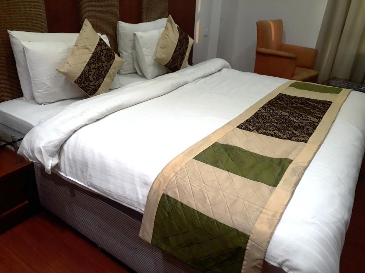 Airport Hotel Golden Bliss Near Delhi Airport Нью-Делі Екстер'єр фото