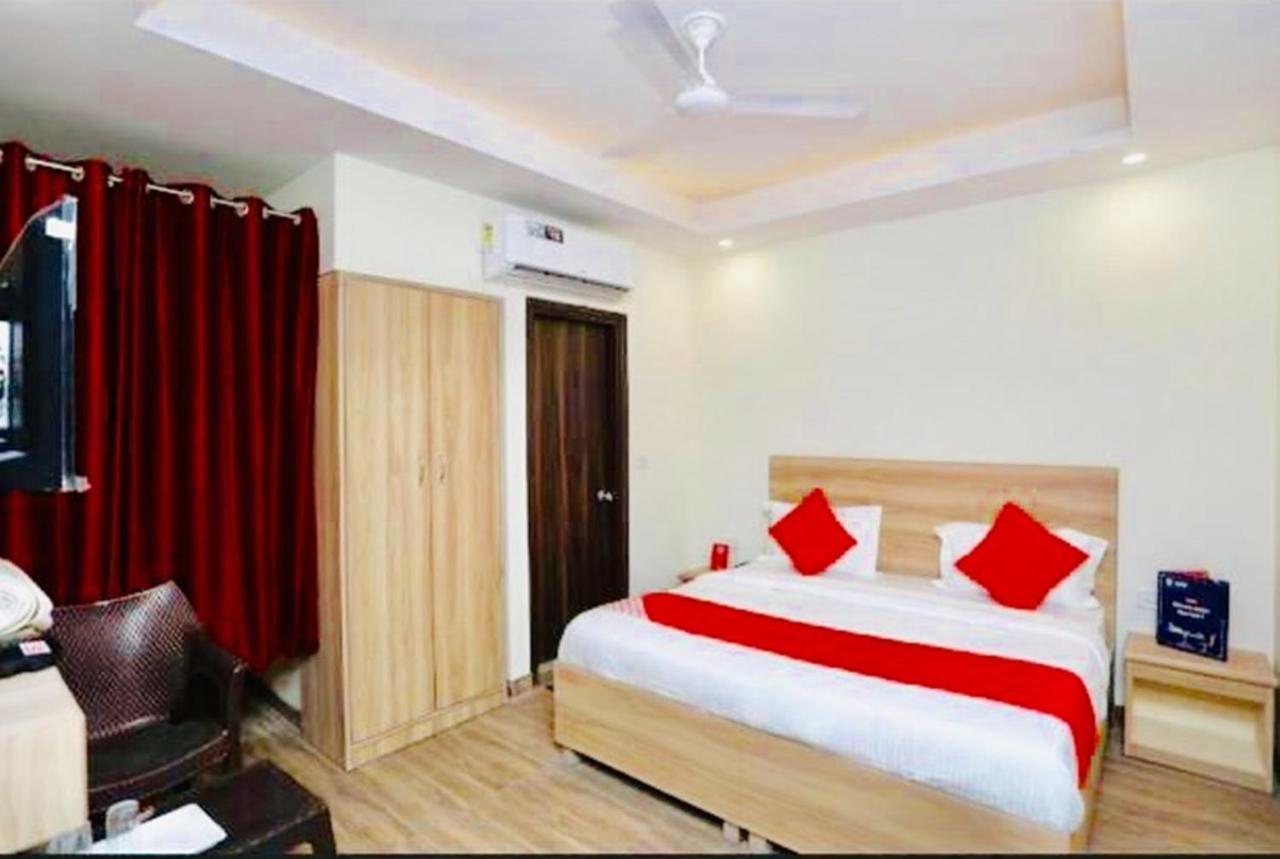 Airport Hotel Golden Bliss Near Delhi Airport Нью-Делі Екстер'єр фото