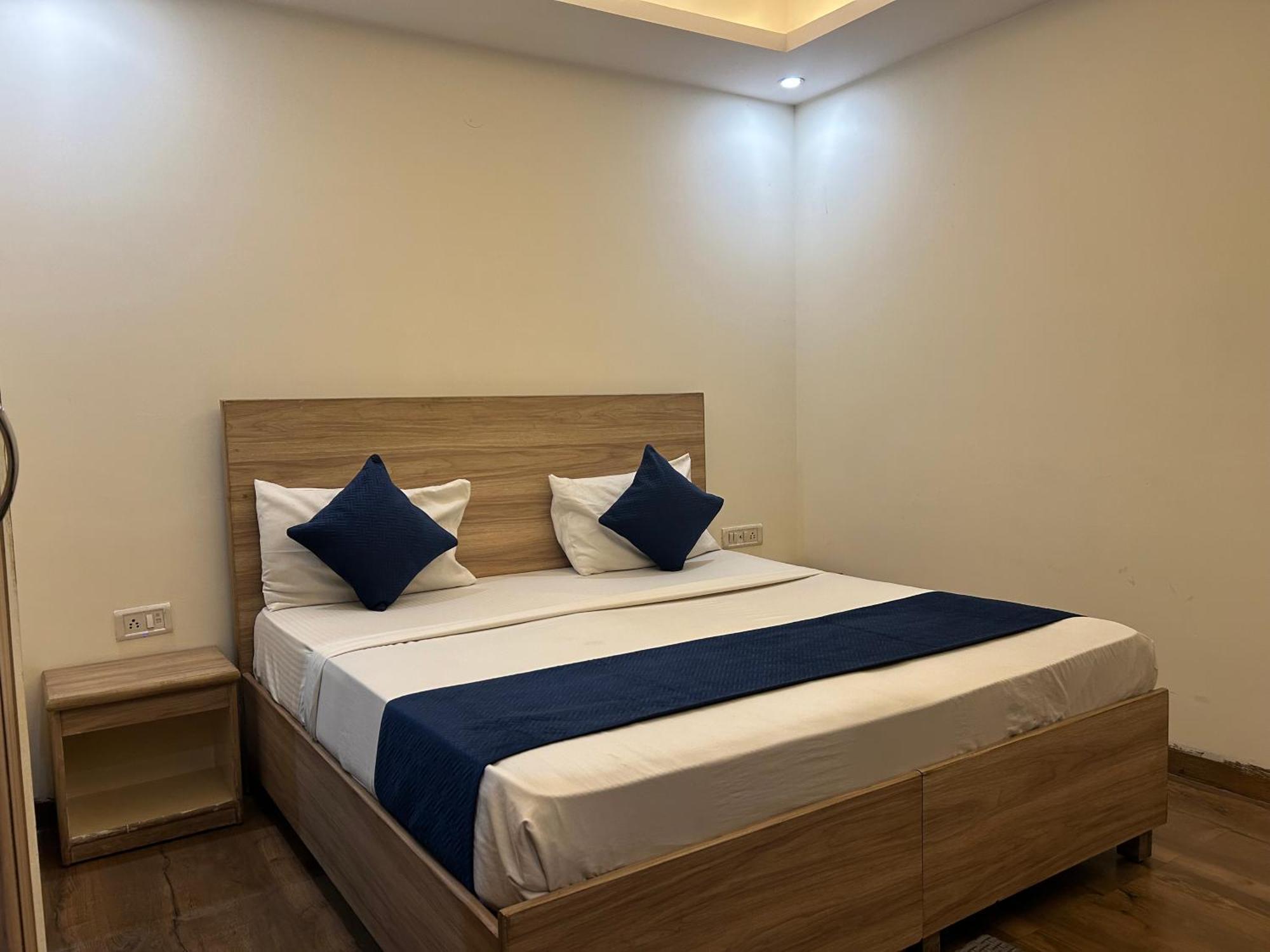 Airport Hotel Golden Bliss Near Delhi Airport Нью-Делі Екстер'єр фото