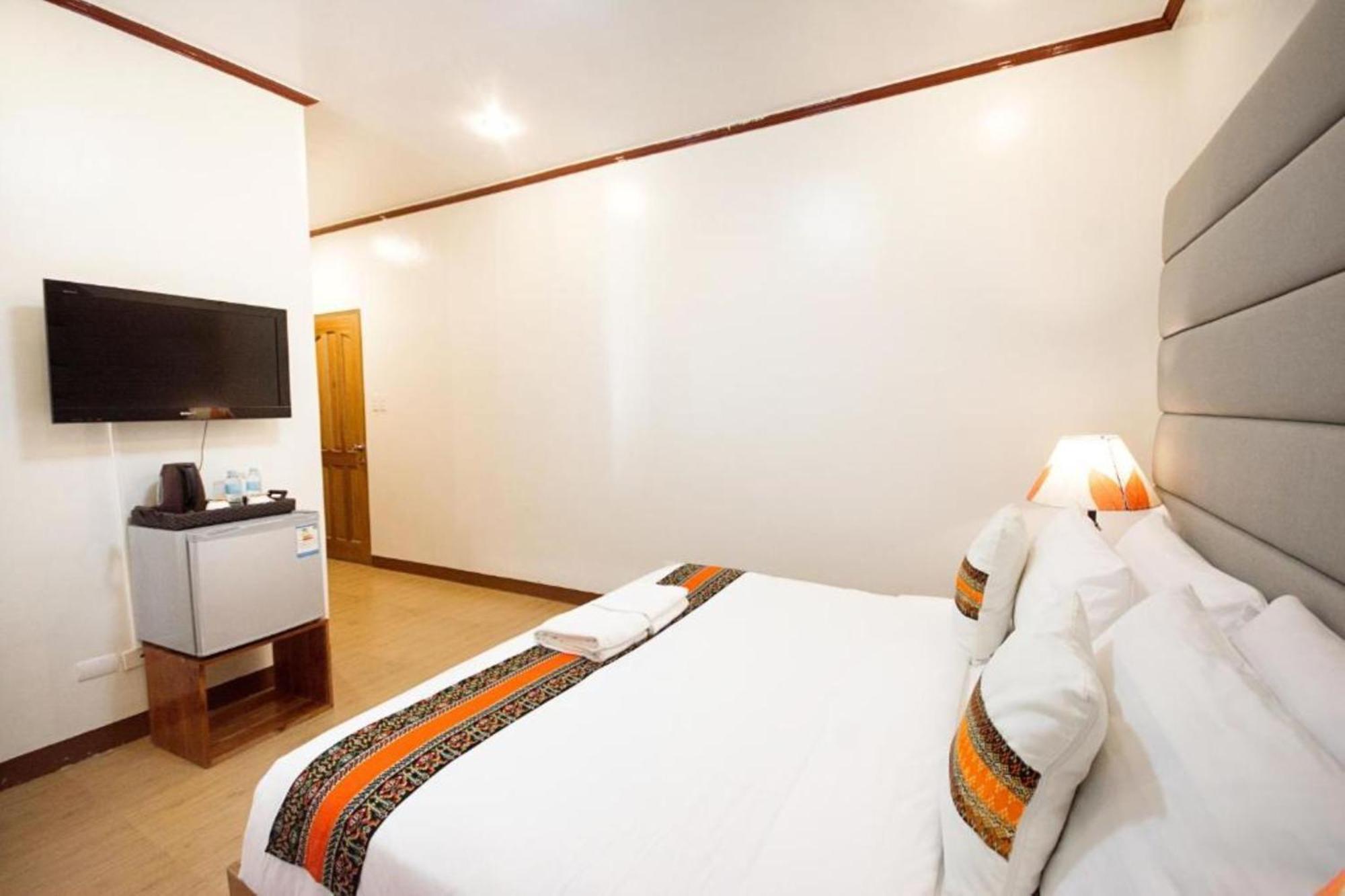 Airport Hotel Golden Bliss Near Delhi Airport Нью-Делі Екстер'єр фото