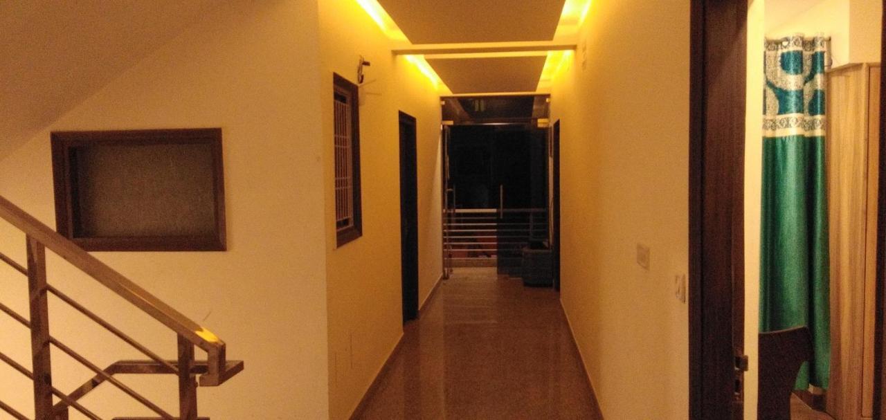 Airport Hotel Golden Bliss Near Delhi Airport Нью-Делі Екстер'єр фото